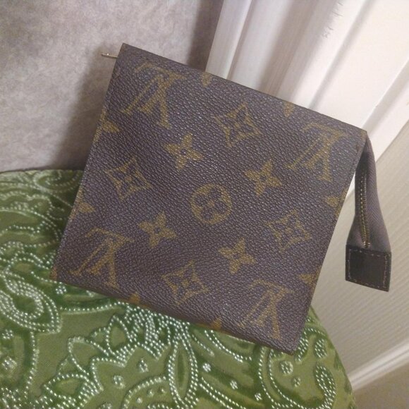 Louis Vuitton Monogram Pouch 12 - Picture 4 of 15